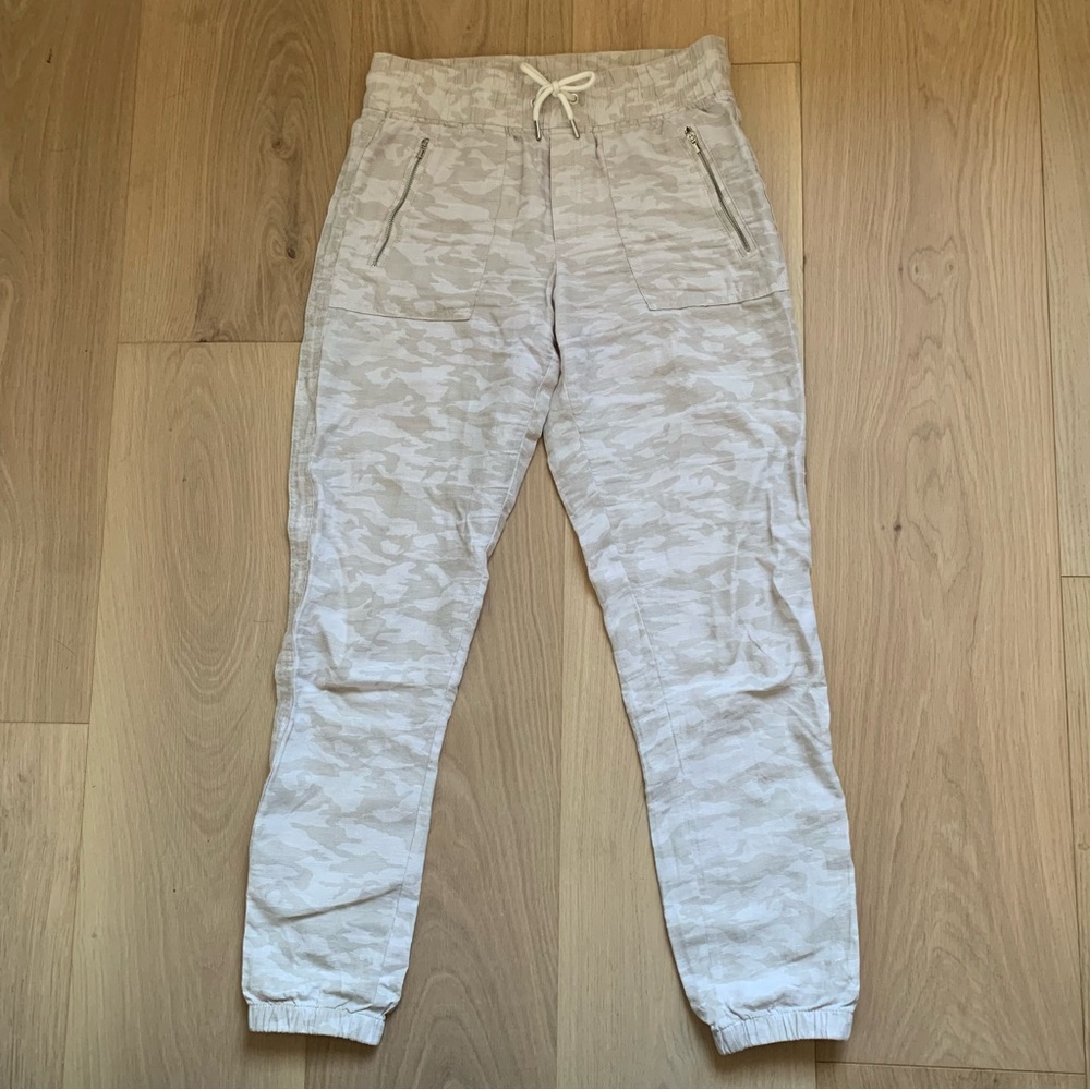 Athleta Cabo Tide Linen Jogger Pants in White and Beige Camo Pattern, Size 4T